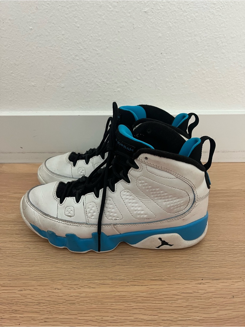 Kids Air Jordan basketball shoes